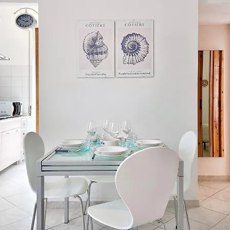 Free Parking - Right In The Heart Of The - Semplice Appartement *