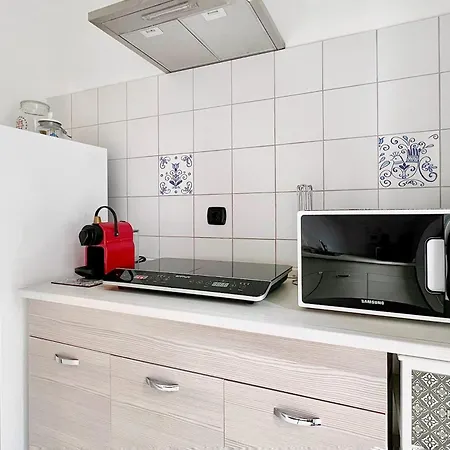Free Parking - Right In The Heart Of The - Semplice Appartement *