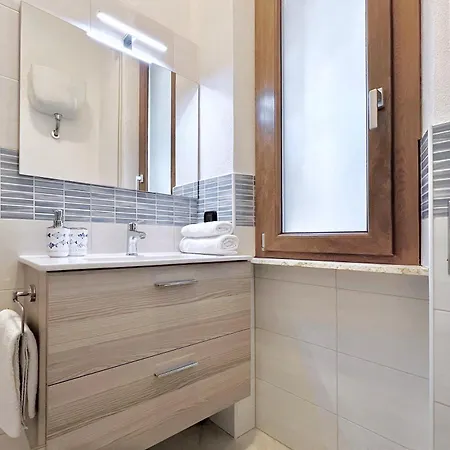 Free Parking - Right In The Heart Of The - Semplice Appartement